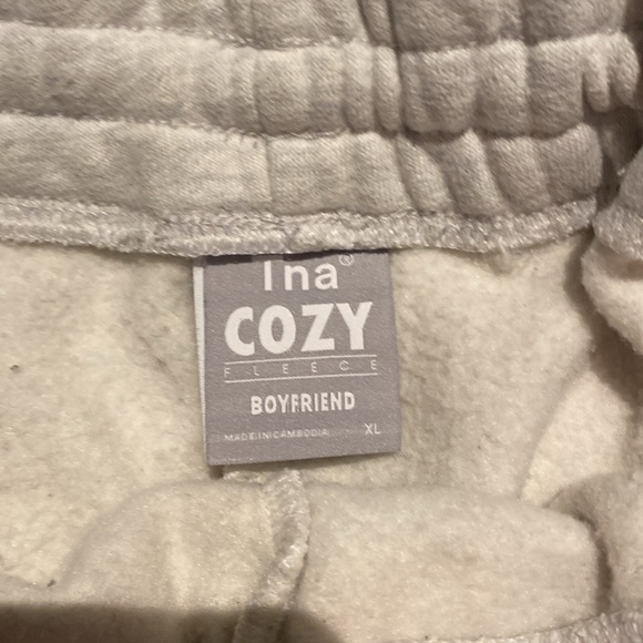 Almost new Boyfriend TNA sweatshorts - Picture 2 of 2